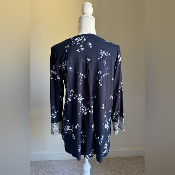 SOLD! J.JILL Navy Blue Floral 3/4 Sleeve Tunic Top Sz M - Picture 4 of 8